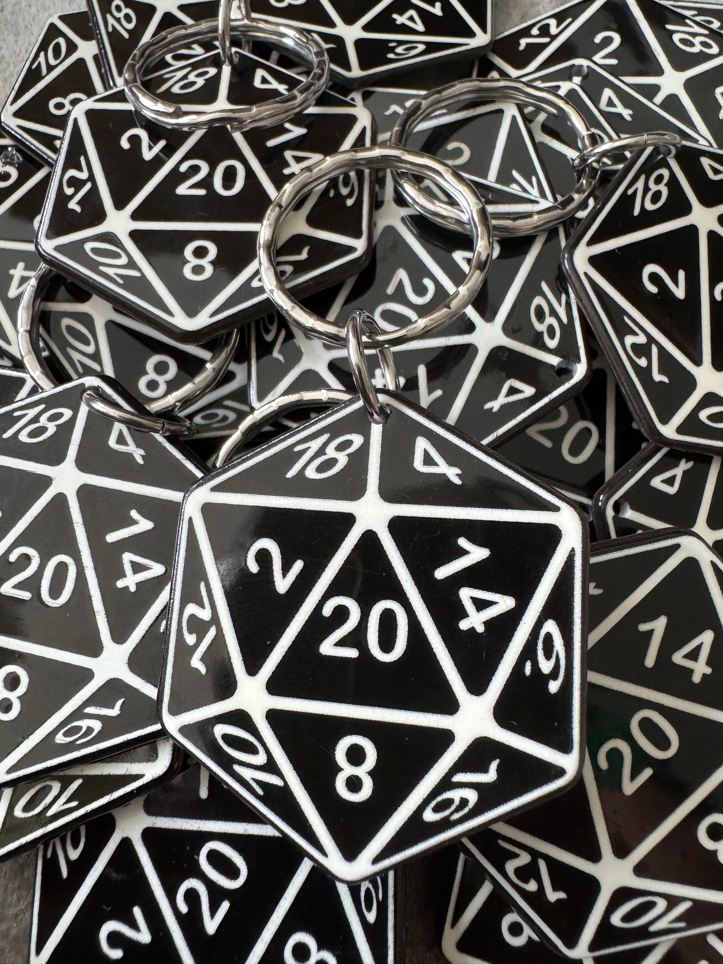 20 sided die keyring